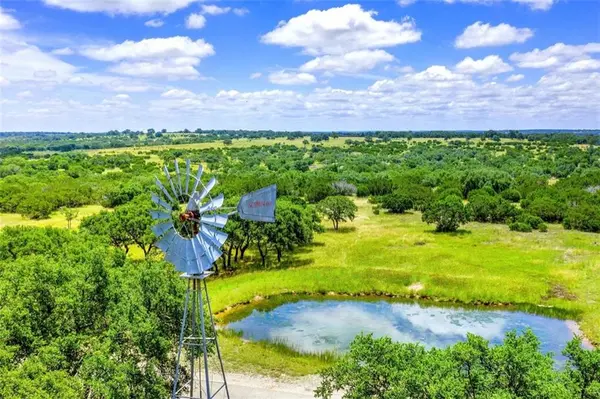 5261 Hwy 39, Out Of State, TX 78024
