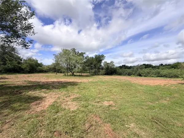 150 Pumper RD, Luling, TX 78648
