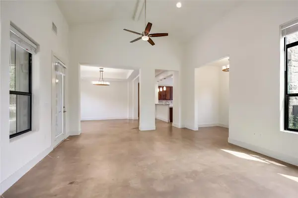 18400 Lakepoint CV, Lago Vista, TX 78645