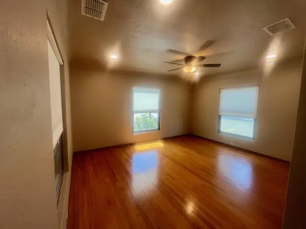 755 N Austin ST, Seguin, TX 78155