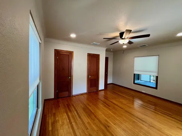 755 N Austin ST, Seguin, TX 78155