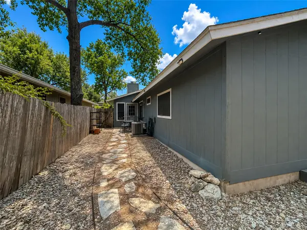 5712 Shreveport DR, Austin, TX 78727
