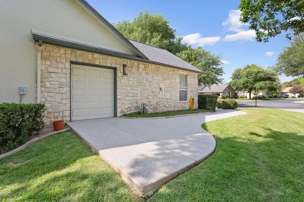 136 Crystal Springs DR, Georgetown, TX 78633