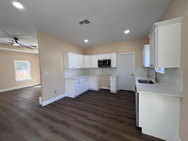 410 W Trinity ST, Luling, TX 78648