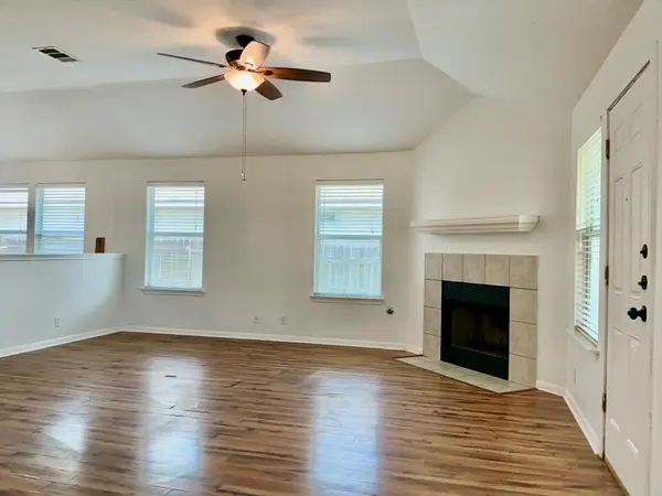 706 Stewart DR, Hutto, TX 78634