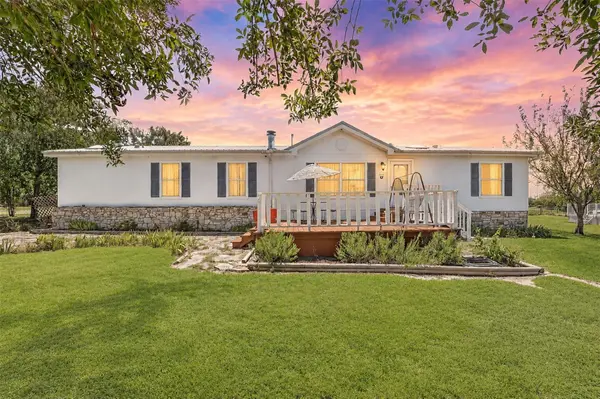 317 Rae LN, Jarrell, TX 76537