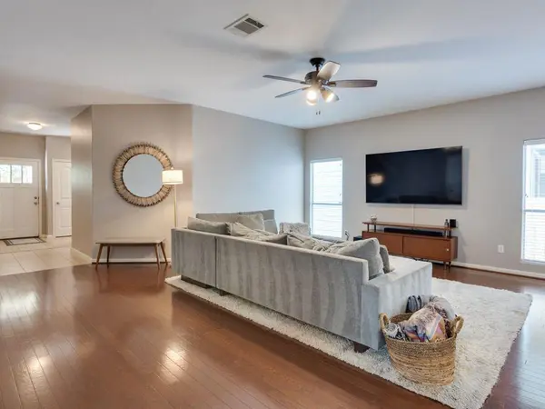 2404 INDEPENDENCE DR, Austin, TX 78745
