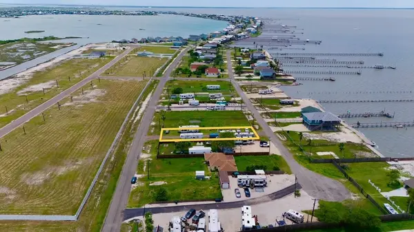 20 Copano Ridge RD, Rockport, TX 78382