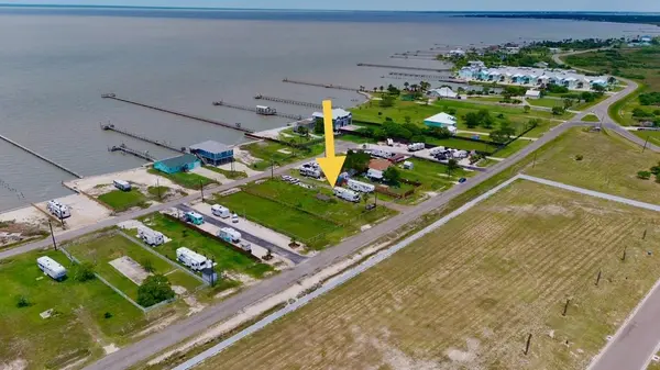 20 Copano Ridge RD, Rockport, TX 78382