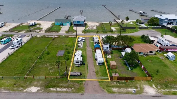 20 Copano Ridge RD, Rockport, TX 78382