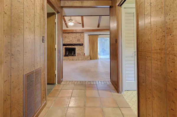 808 Herder Ave, Schulenburg, TX 78956