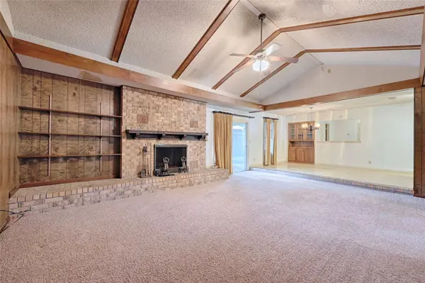 808 Herder Ave, Schulenburg, TX 78956