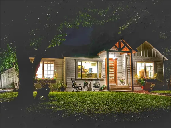 904 Fisher ST, Taylor, TX 76574