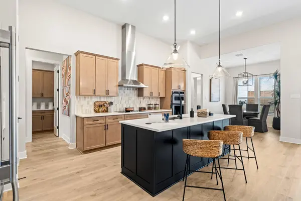 313 E Luna Blue LN, Jarrell, TX 76537