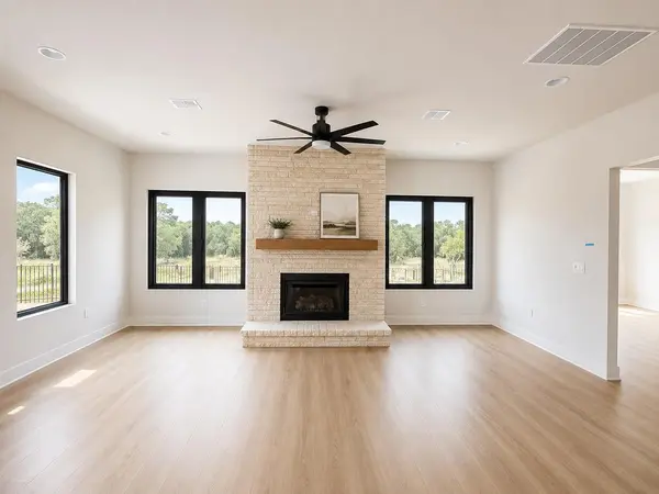 711 N Paleface Ranch RD #19, Spicewood, TX 78669