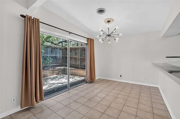 2412 S 5th ST #A, Austin, TX 78704