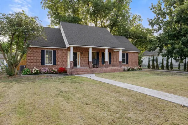 1105 Victoria ST, Taylor, TX 76574