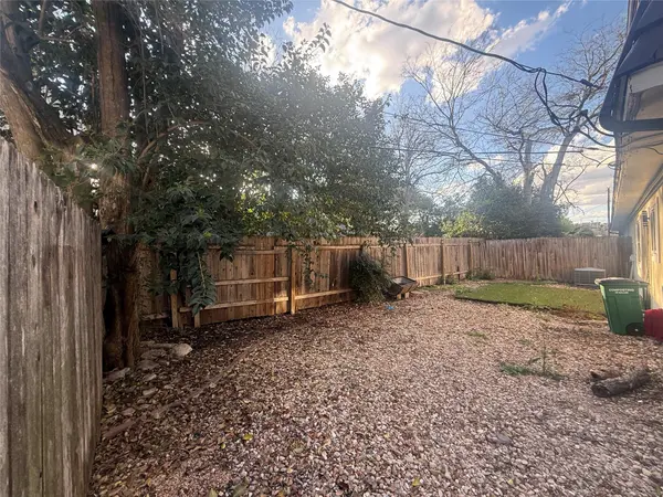 6118 BULLARD DR SE #A, Austin, TX 78757