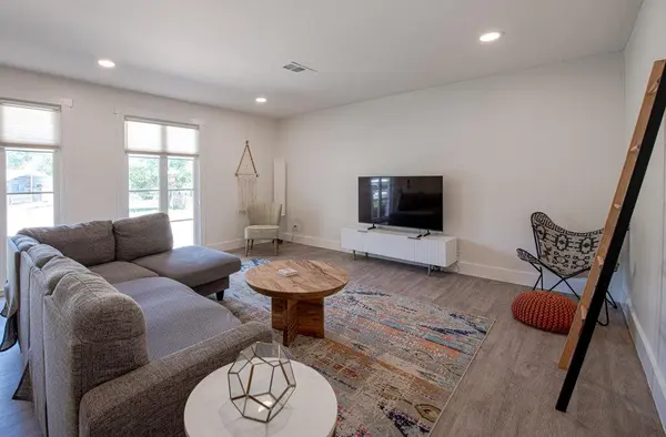 122 Havana ST, Austin, TX 78704