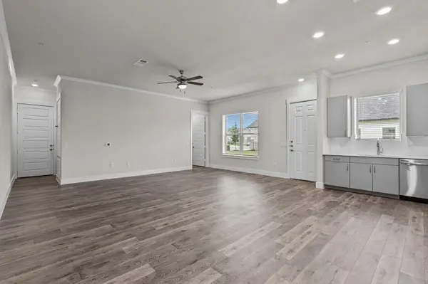 865 Limmer LOOP #403, Hutto, TX 78634