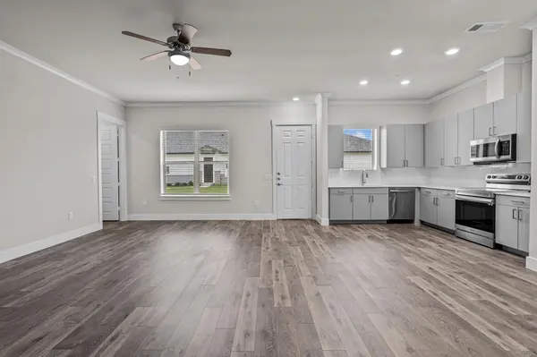 865 Limmer LOOP #403, Hutto, TX 78634
