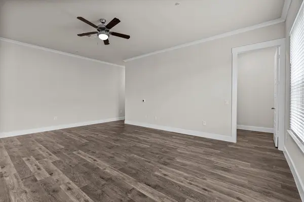 865 Limmer LOOP #403, Hutto, TX 78634