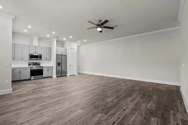 865 Limmer LOOP #403, Hutto, TX 78634