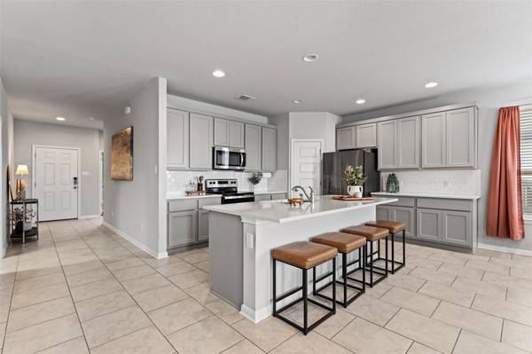 105 Kellys Heroes WAY, Jarrell, TX 76537