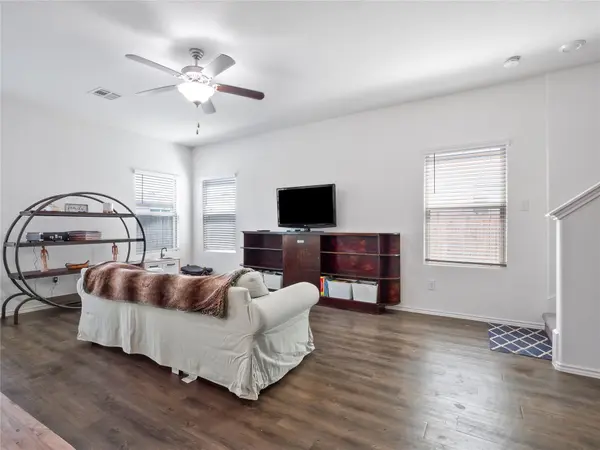 109 Comet DR, Jarrell, TX 76537