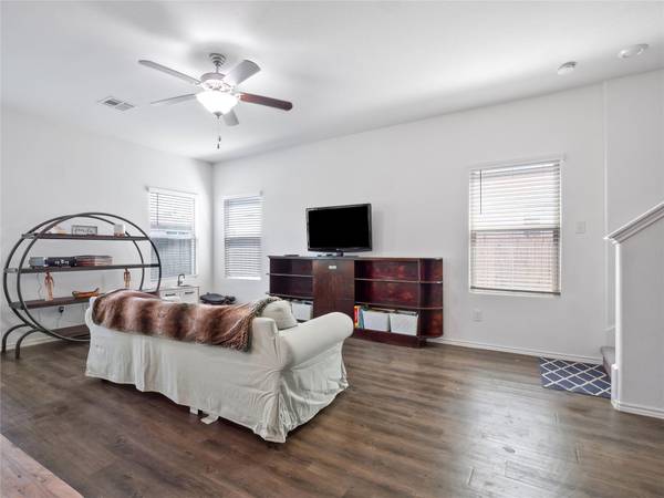 109 Comet DR, Jarrell, TX 76537