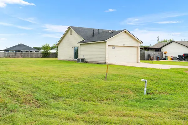 407 E Pietzsch ST, Bartlett, TX 76511