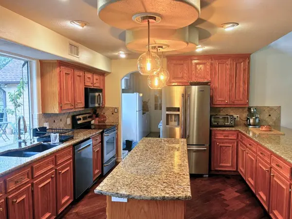 137 Wamel WAY, Cedar Creek, TX 78612