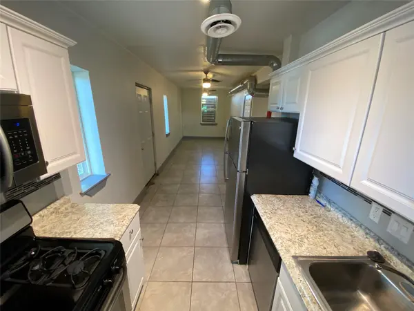 2103 Rosewood Ave #A, Austin, TX 78702
