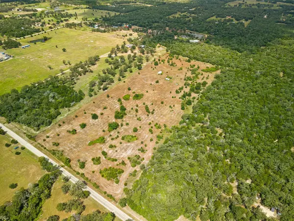 1430 Raymond Lehmann LN, Ledbetter, TX 78946