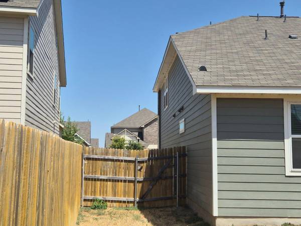 116 Lyrebird LN, Hutto, TX 78634