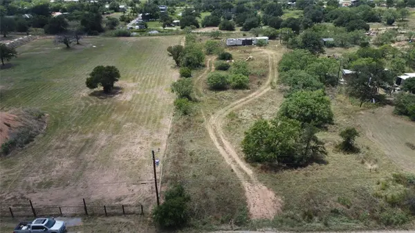1208 Eula LN, Kingsland, TX 78639
