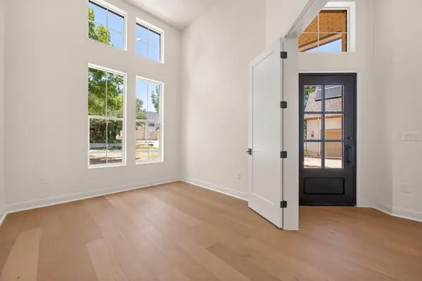 104 Whitley DR, Austin, TX 78738