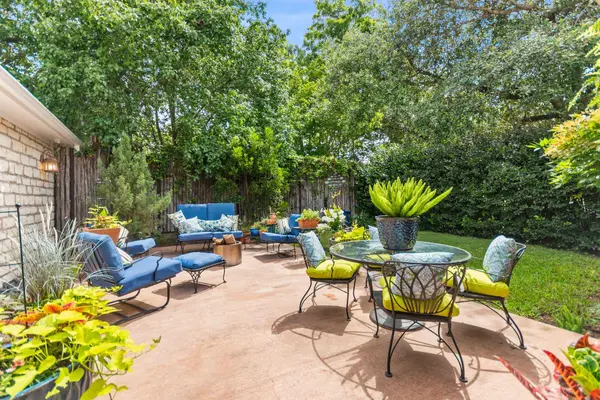 904 N Lincoln ST, Fredericksburg, TX 78624