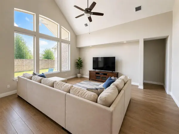 572 Baretta LOOP, Buda, TX 78610