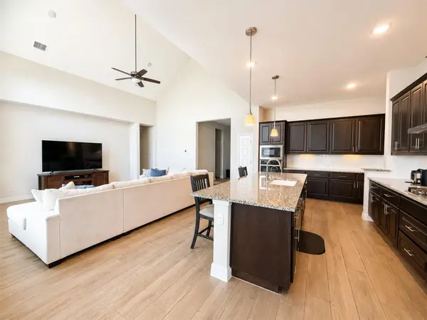 572 Baretta LOOP, Buda, TX 78610
