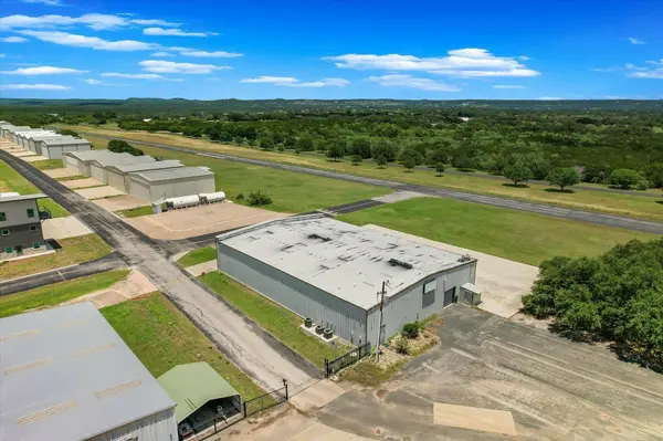 101 Piper LN, Spicewood, TX 78669