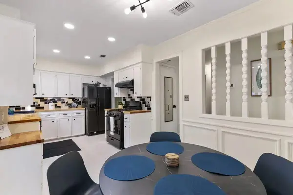 7009 Whispering Oaks DR, Austin, TX 78745