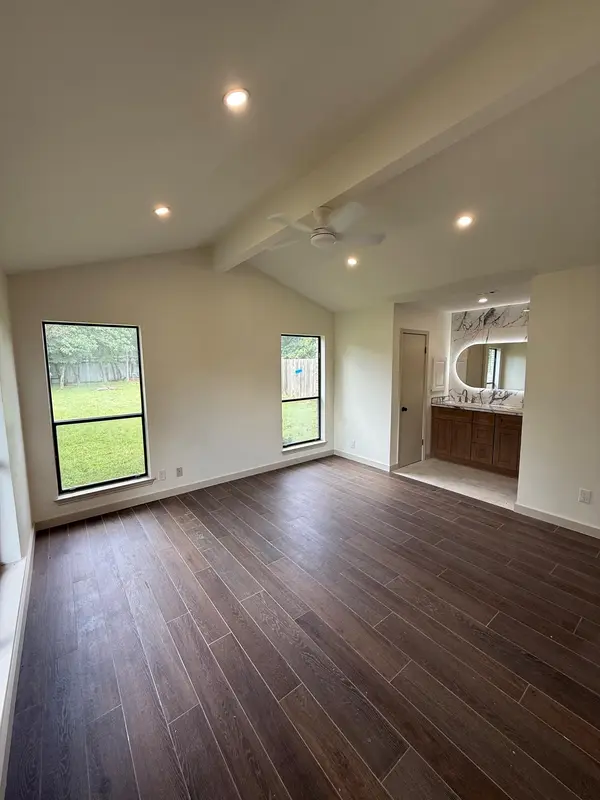 1009 Swallow DR, Manchaca, TX 78652