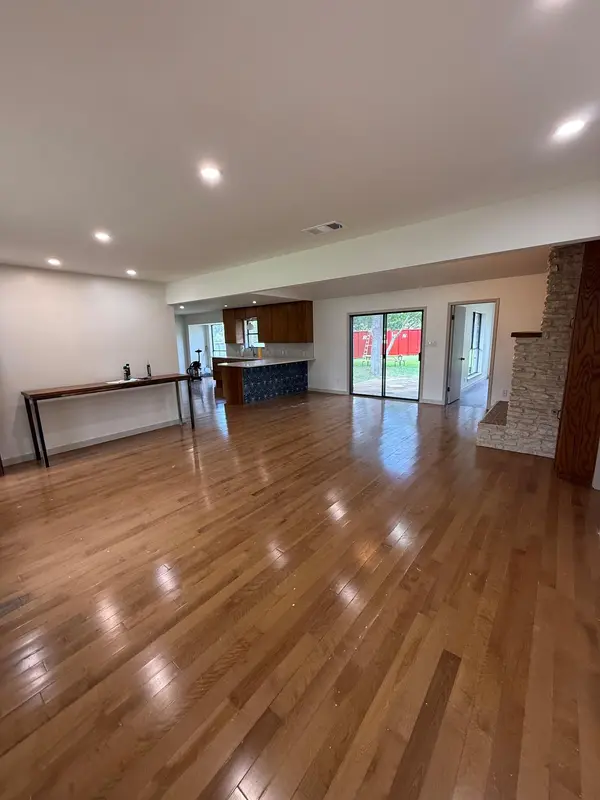 1009 Swallow DR, Manchaca, TX 78652