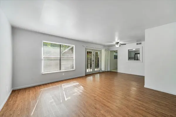 1130 Bois D'Arc St, Lockhart, TX 78644