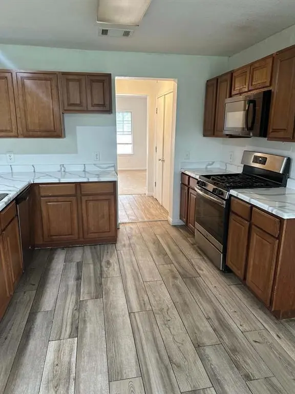 18312 Crestwind LN, Elgin, TX 78621