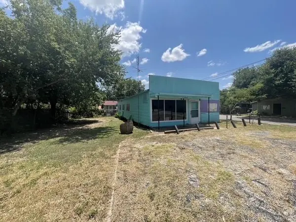919 W 4th ST, Taylor, TX 76574