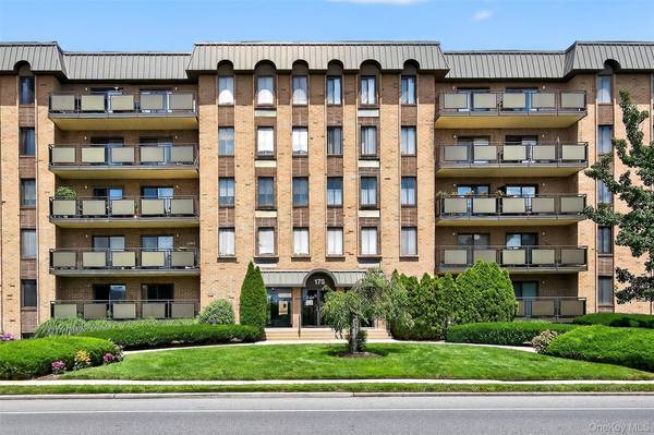 175 Maple AVE #2M, Westbury, NY 11590