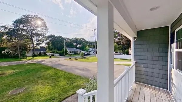 43 Linden LN, Shirley, NY 11967