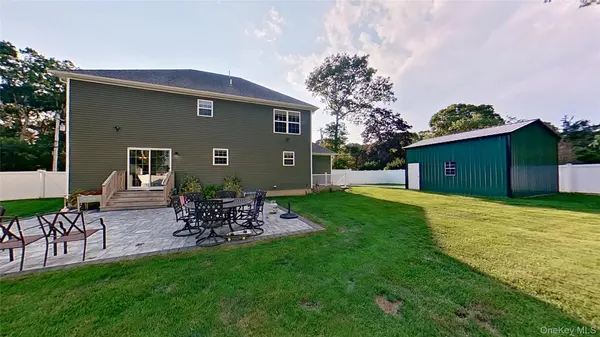 43 Linden LN, Shirley, NY 11967